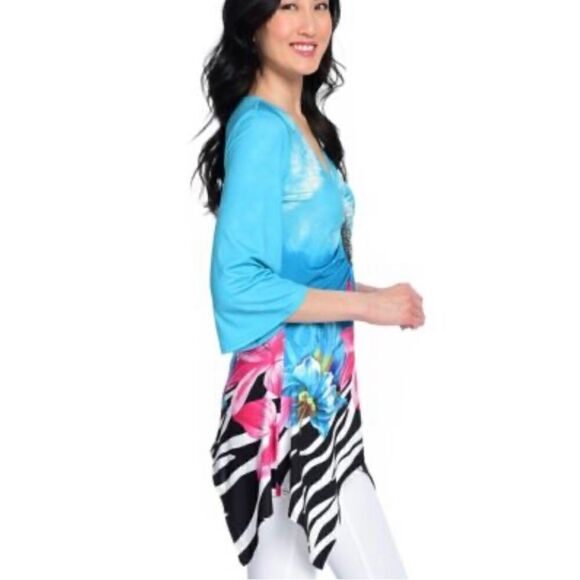 Allure classic top with handkerchief him. Size 1X. - Picture 3 of 5